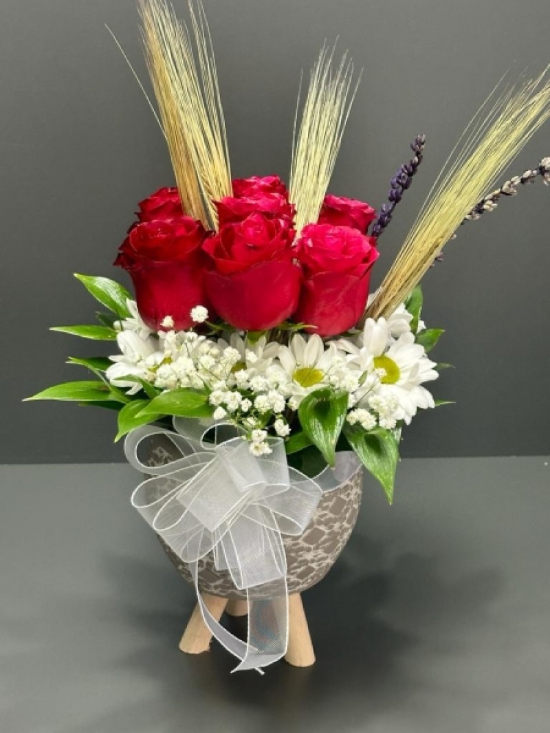 AYAKLI SERAMİKDE GÜL VE PAPATYA TASARIM