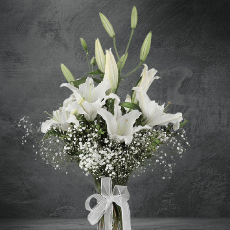 	 Vazoda Beyaz Lilyumlar