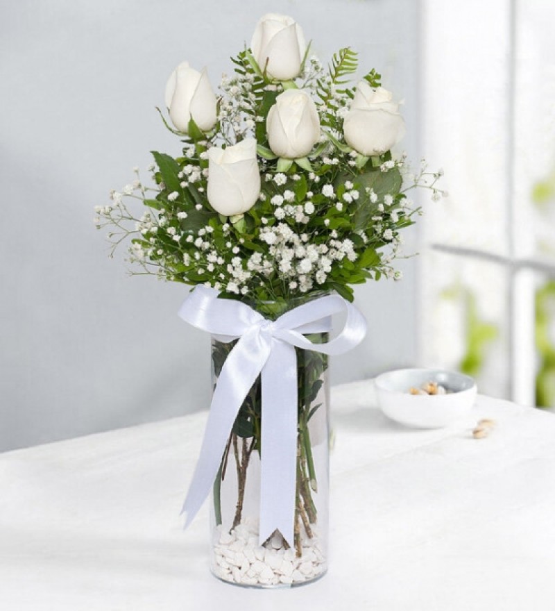 Cam Vazoda 5 Beyaz Gül